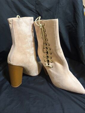 Women’s Lace-Up Ankle Boots in Blush Suede